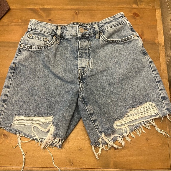 Forever 21 High Rise Button Fly Distressed Jean Shorts Size 25 - Picture 1 of 4